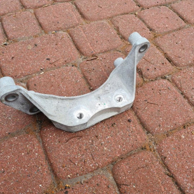 Łapa wspornik Opel Astra K V 1.4T FL 42496556