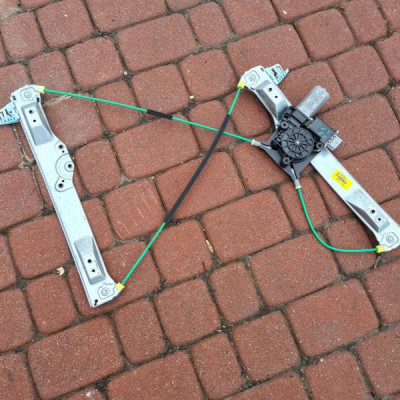 Podnośnik szyby lewy 3drzwi Opel Corsa E 13447040