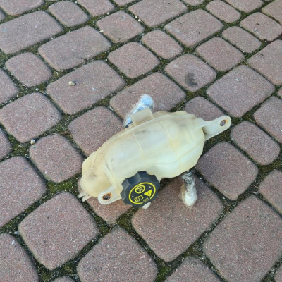 Zbiorniczek wyrownawczy Opel Corsa E 39007213