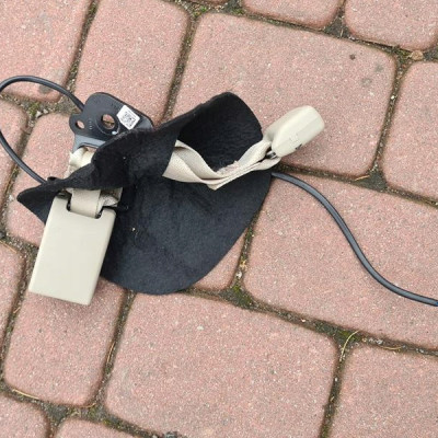 Zapinka pasa pasów tył Opel Insignia B 39151550