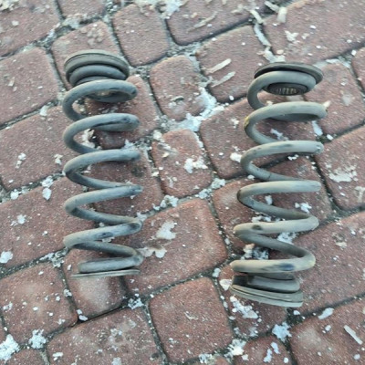 Sprężyna tylna zawieszenie Opel Insignia B AA68