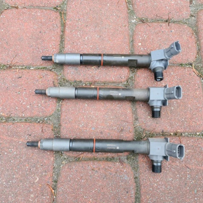 Wtrysk wtryskiwacz 1.5D FL Opel Astra K V 55490361