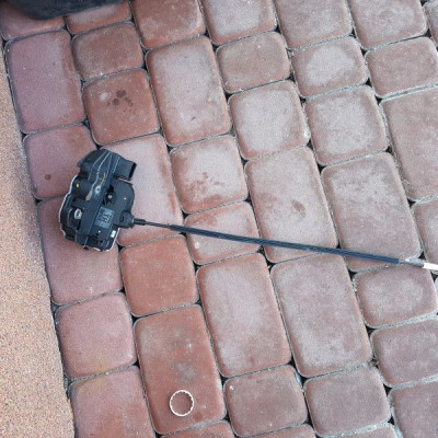 Zamek drzwi Opel Astra Zafira Insignia 13577984