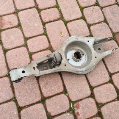 Wahacz zawieszenia kombi tył tylny Opel Insignia B