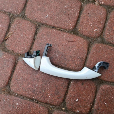 Klamka zewnetrza 40r Z40r biała Opel Insignia B