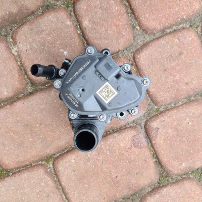 Pompka obiegowa wody Opel Astra K V 55516904