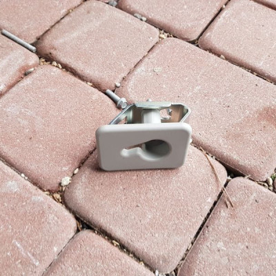 Zapięcie rolety prawe Opel Zafira C 13261816