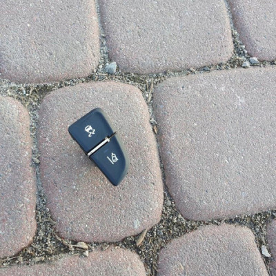 Przycisk włącznik parkowania ESP Zafira C 39092913