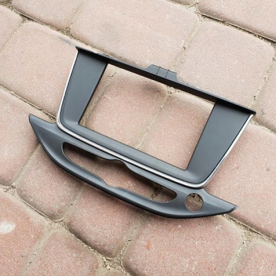 Ramka osłona wyświetlacza Opel Astra K 39009825