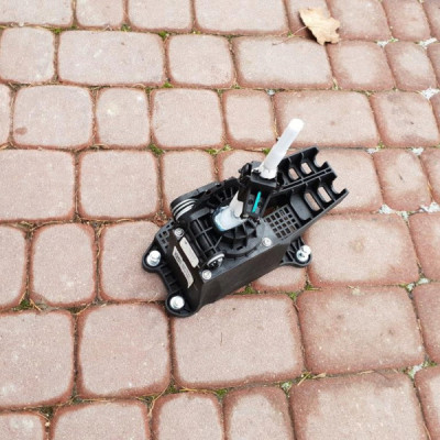 Lewarek drążek zmiany biegów Astra K V 55489535