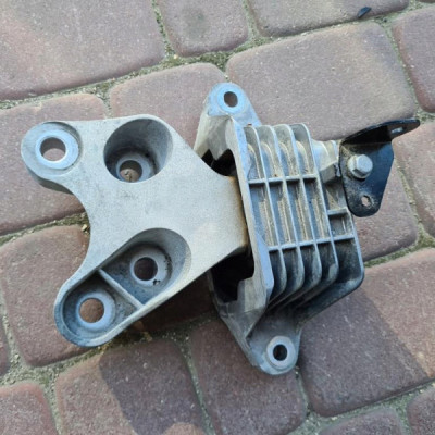 Łapa poduszka silnika Opel Insignia B 84065726