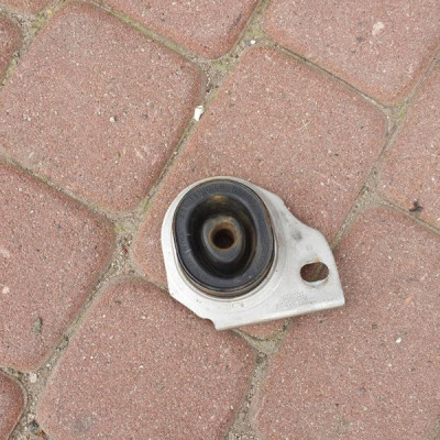 Poduszka mocowanie tłumika Opel Zafira C 13264350