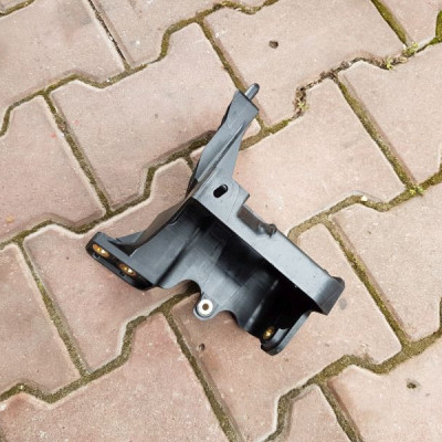 Mocowanie podstawa pompy OPEL ZAFIRA C 13347074