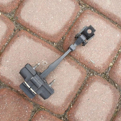 Ogranicznik tył tylny Renault Captur 824305607R