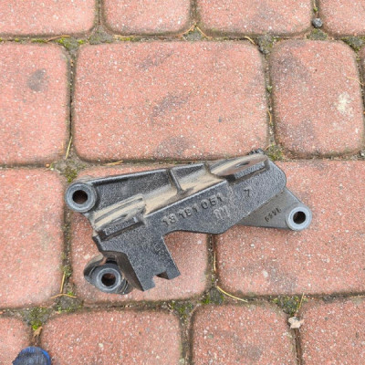 Łapa wspornik silnika 1.6T Opel Corsa E 13191051