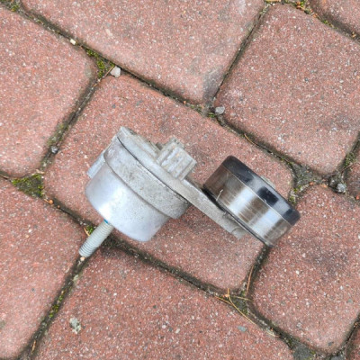 Napinacz paska klinowego Opel Corsa E 25191534