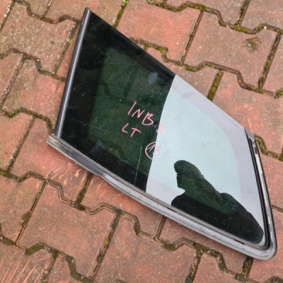 Szyba tył tylna kombi ciemna Opel Insignia B 2018r