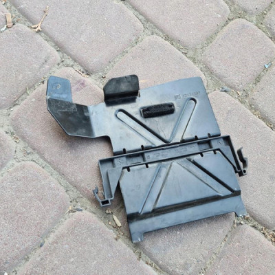 Uchwyt osłona akumulatora Opel Meriva B 13474262