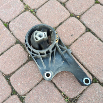 Poduszka łapa silnika Opel Insignia 13227762