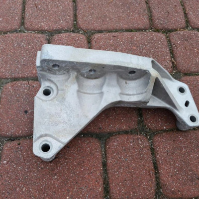 Łapa podpora 1.5D FL Opel Astra K V 42496557