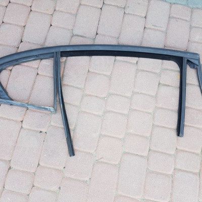 Uszczelka zgarniacz Opel Insignia Sedan Hatchback