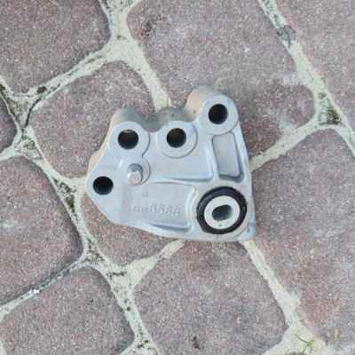 Łapa skrzyni mocowanie Opel Astra K V FL 42496588
