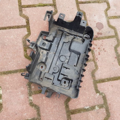 Podstawa obudowa akumulatora Opel Corsa D 13296473