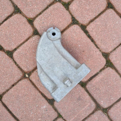 Łapa podszuka silnika Mercedes W218 A6422233404