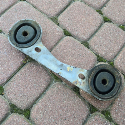 Uchwyt wieszak wydechu Opel Insignia