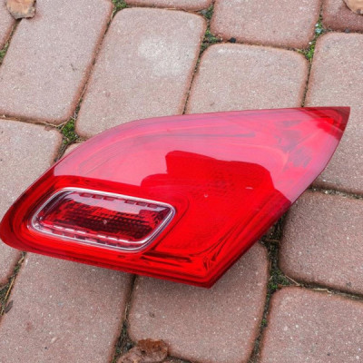 Lampa tył tylna prawa HB w klape Opel Astra J IV