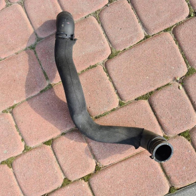 Przewód wąż wody 1.4T Opel Corsa E 13402304