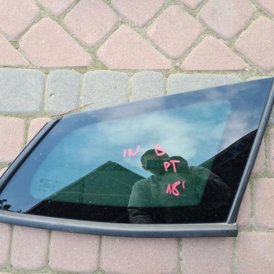 Szyba tył tylna kombi ciemna Opel Insignia B 2018r