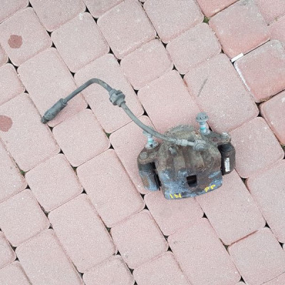 Zacisk przód przedni prawy Opel Insignia 13229152