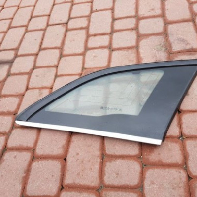 Szyba tył tylna karoseryjna kombi Insignia 2013r