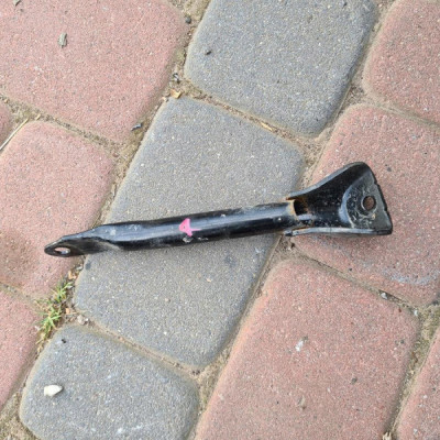 Wspornik mocowanie prawe Opel Insignia B