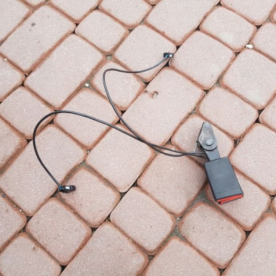 Zapięcie pasa zapinka Opel Insignia 13298358