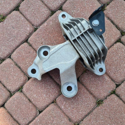 Łapa poduszka silnika Opel Insignia B 84034273