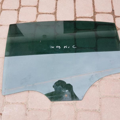 Szyba tył ciemna SEDAN / HB Opel Insignia 2015r