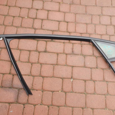 Uszczelka zgarniacz szyba przód Astra K 2019r