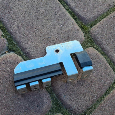 Bezpieczniki stycznik listwa 400A Opel Astra K V