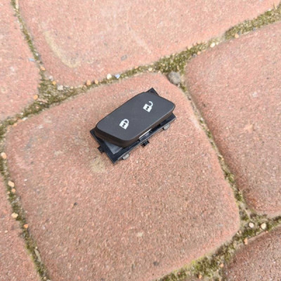 Przełącznik zamykania drzwi Opel Astra K 39187989