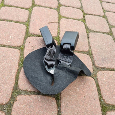 Spinka zapięcie pasów tył Opel Insignia B 39112684