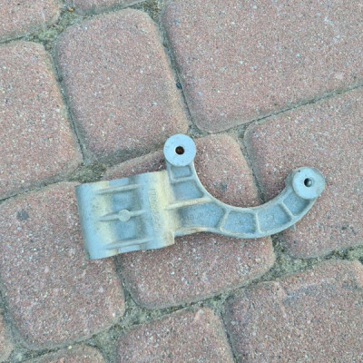 Łapa mocowanie reduktora Opel Insignia B 55488617