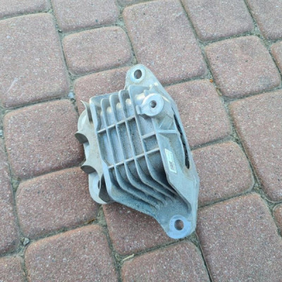 Łapa poduszka silnika Opel Insignia B 84065724