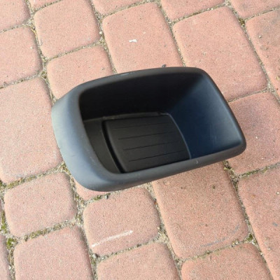 Schowek deski Renault Captur 688106641R