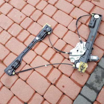 Podnośnik szyby lewy przód Opel Zafira C 13260137