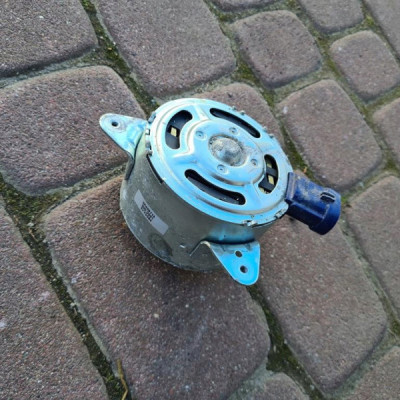 Silnik wentylatora 0.9 Renault Captur 3P456114
