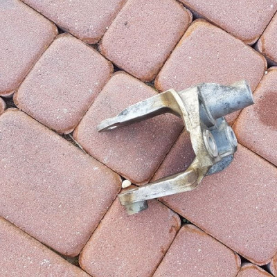 ŁAPA PODUSZKA SILNIKA OPEL 2.0 D 13228287