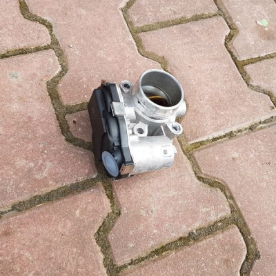 Przepustnica OPEL Insignia B20DTH 55570009DB