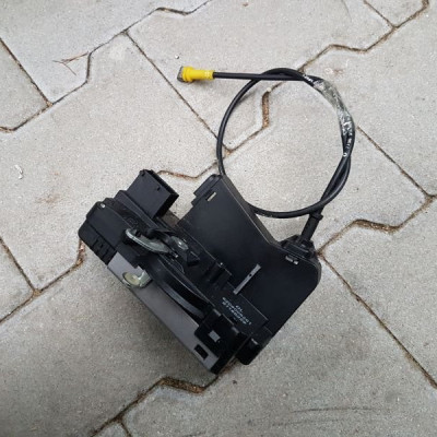 ZAMEK DRZWI PRAWY PRZÓD TRAFIC VIVARO 8200008261